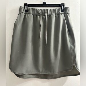 Lululemon🌟On The Fly Skirt *Woven Wrinkle Proof Lightweight 🌟Grey Sage 🌟Sz 10